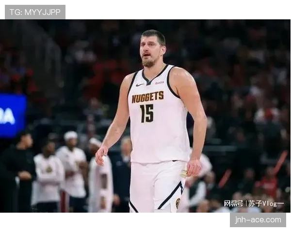 布克单打主导得分结构区别于约基奇策应