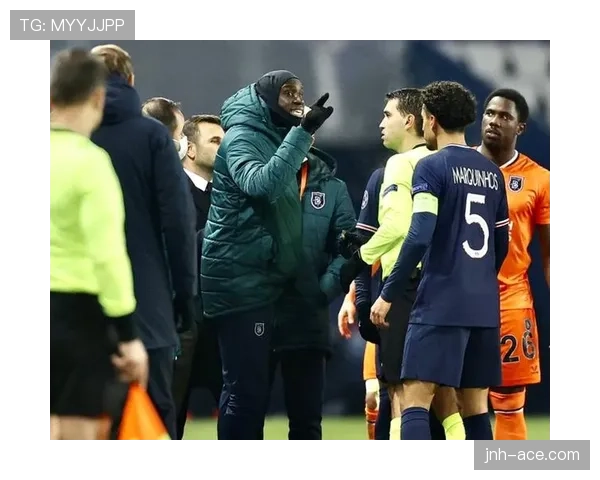 第四官员到底能管什么？揭秘替补席与换人规则的执行者