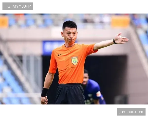 比赛官员如何分工？主裁、边裁、VAR各管什么？