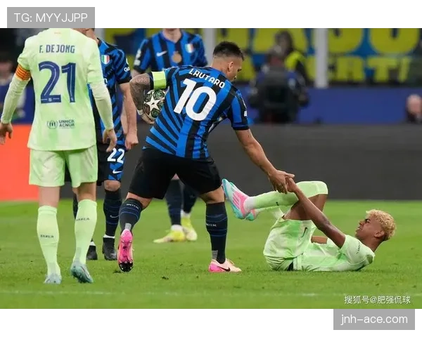 巴萨进攻看似流畅，实则层次尽失、配合停滞！