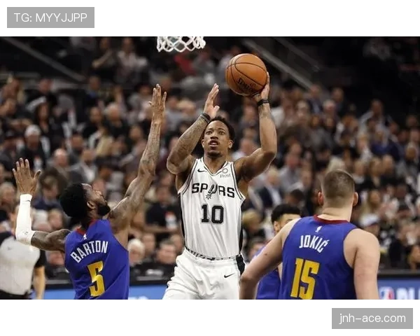 德里克·怀特连续多场关键突破提升季后赛进攻效率明显