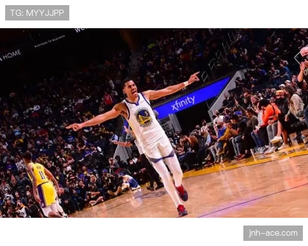 沃克·凯斯勒挡拆创造机会显著提升无球三分效率